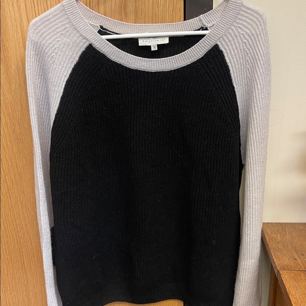 NWT Anatomie Cashmere Sweater Black & Tan SZ L Great for everyday & for travel.